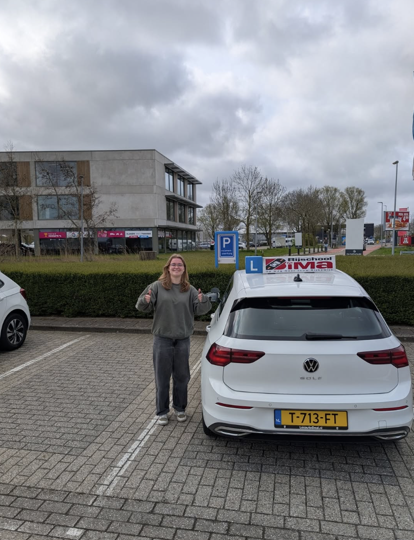 Sophie geslaagd bij Rijschool BiMa